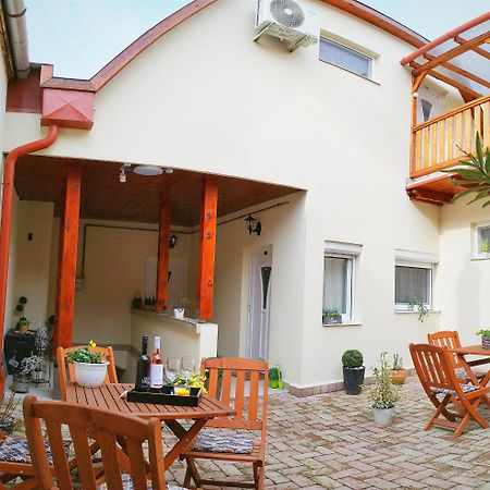 Varfal Apartman Eger Buitenkant foto