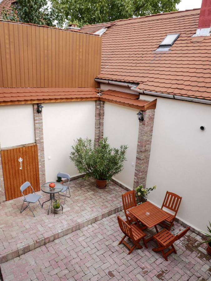 Varfal Apartman Eger Buitenkant foto