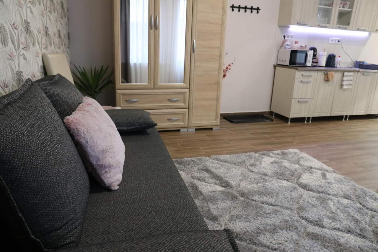 Varfal Apartman Eger Buitenkant foto