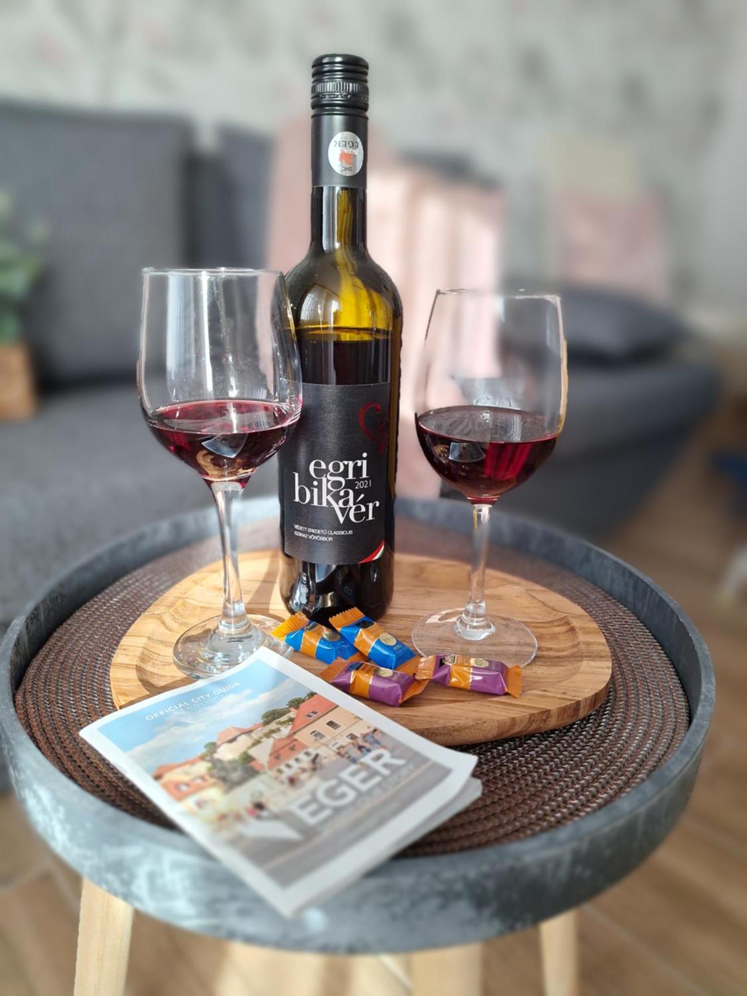 Varfal Apartman Eger Buitenkant foto