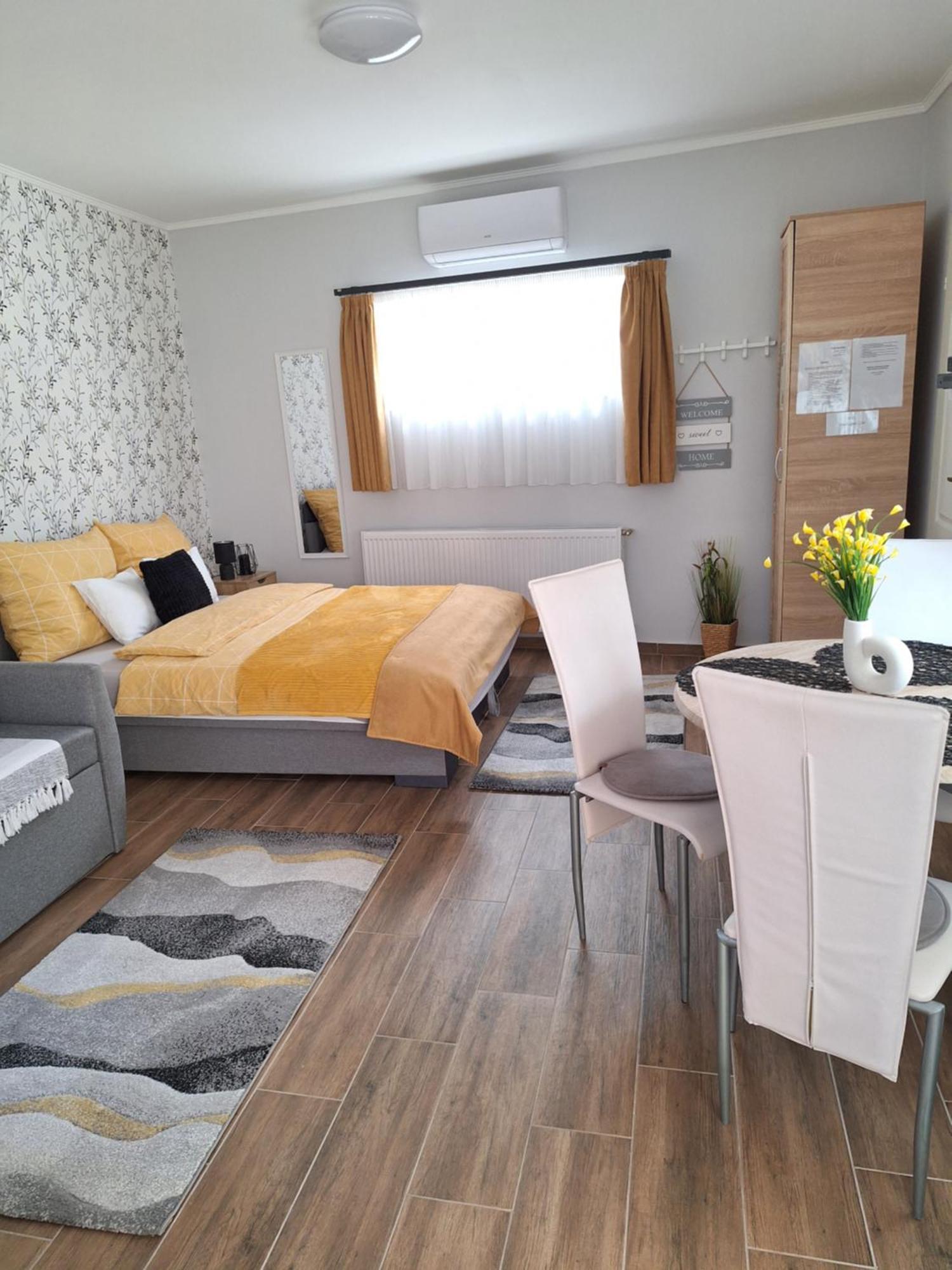 Varfal Apartman Eger Buitenkant foto