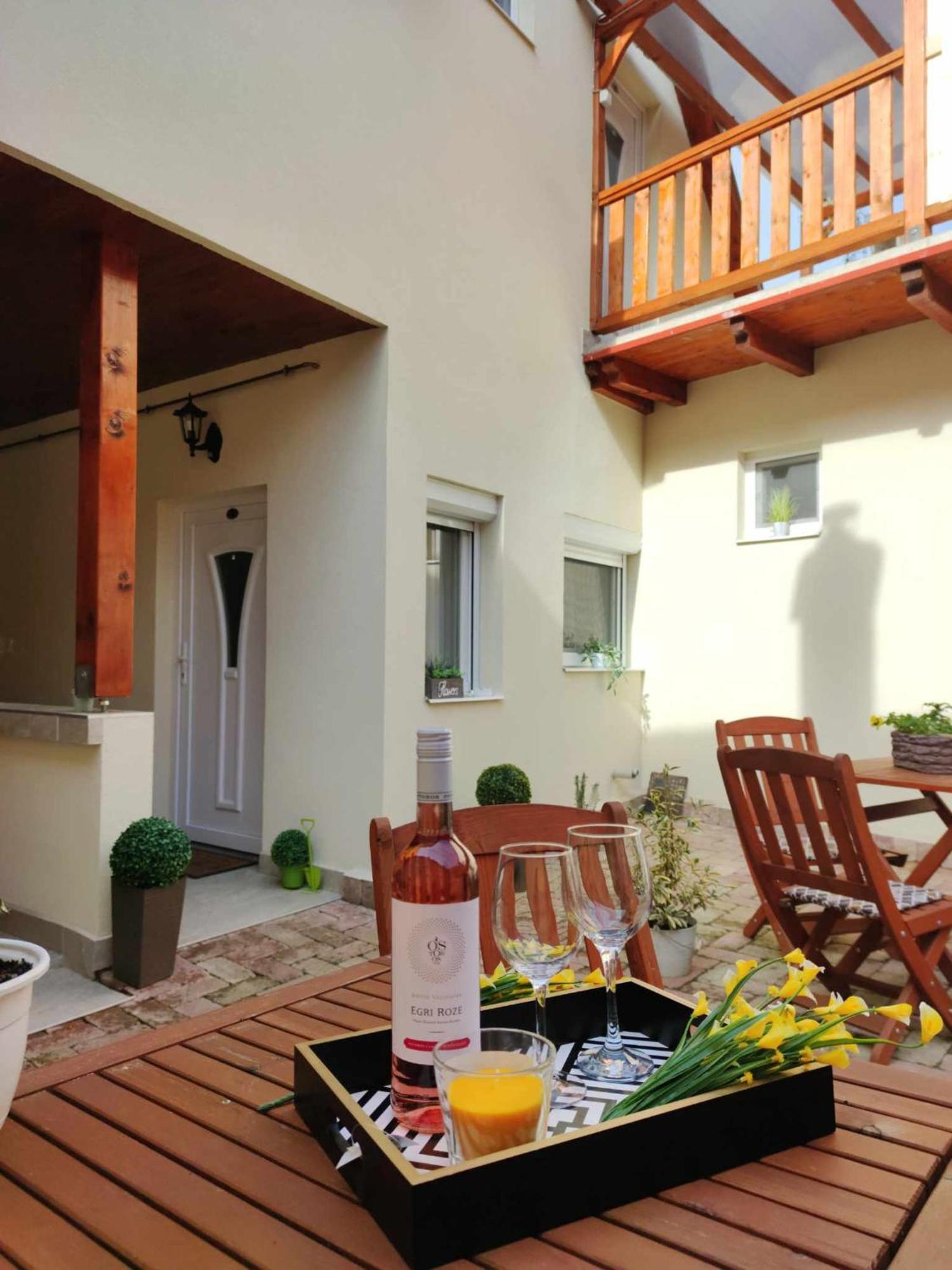 Varfal Apartman Eger Buitenkant foto