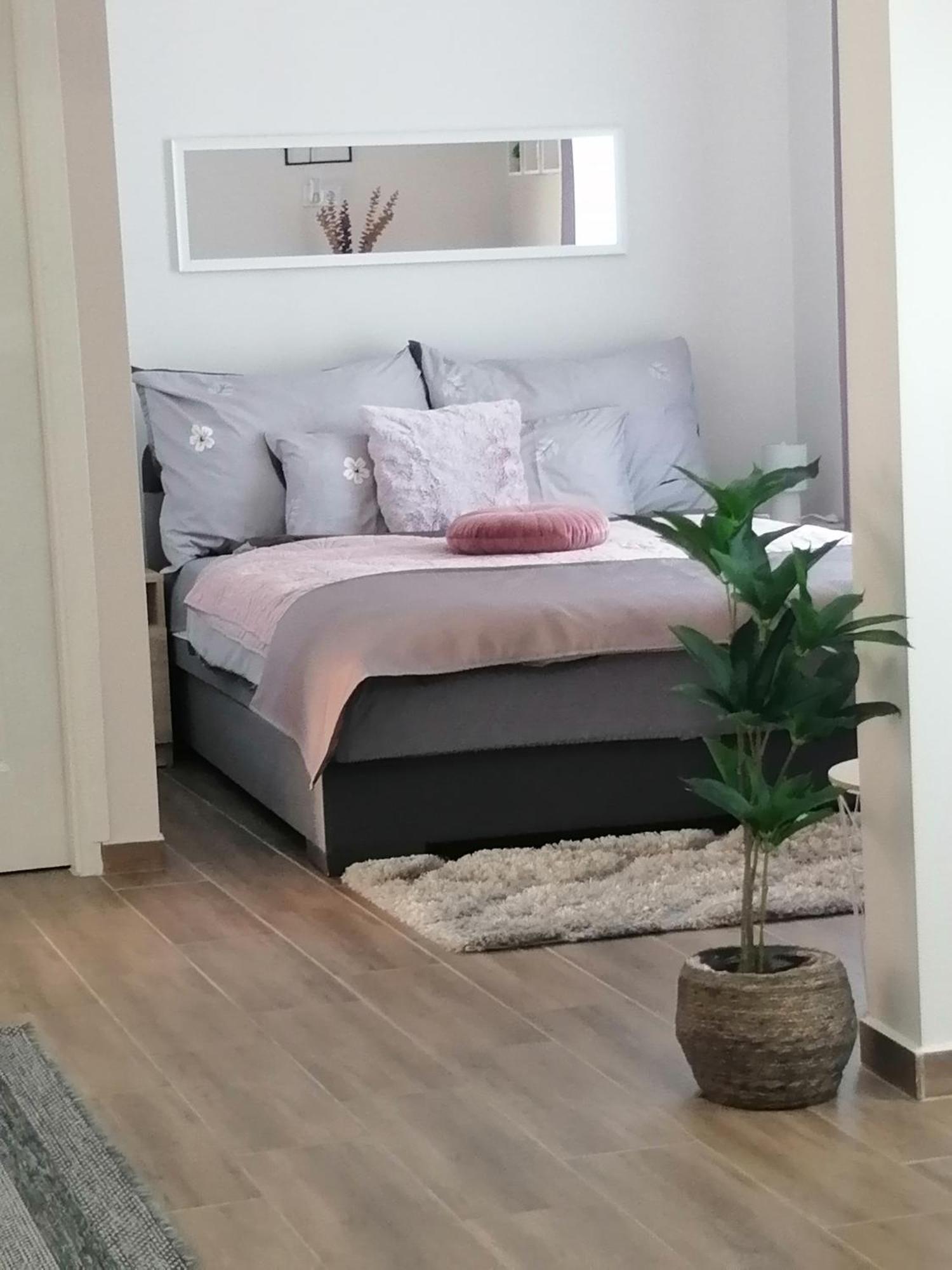 Varfal Apartman Eger Buitenkant foto