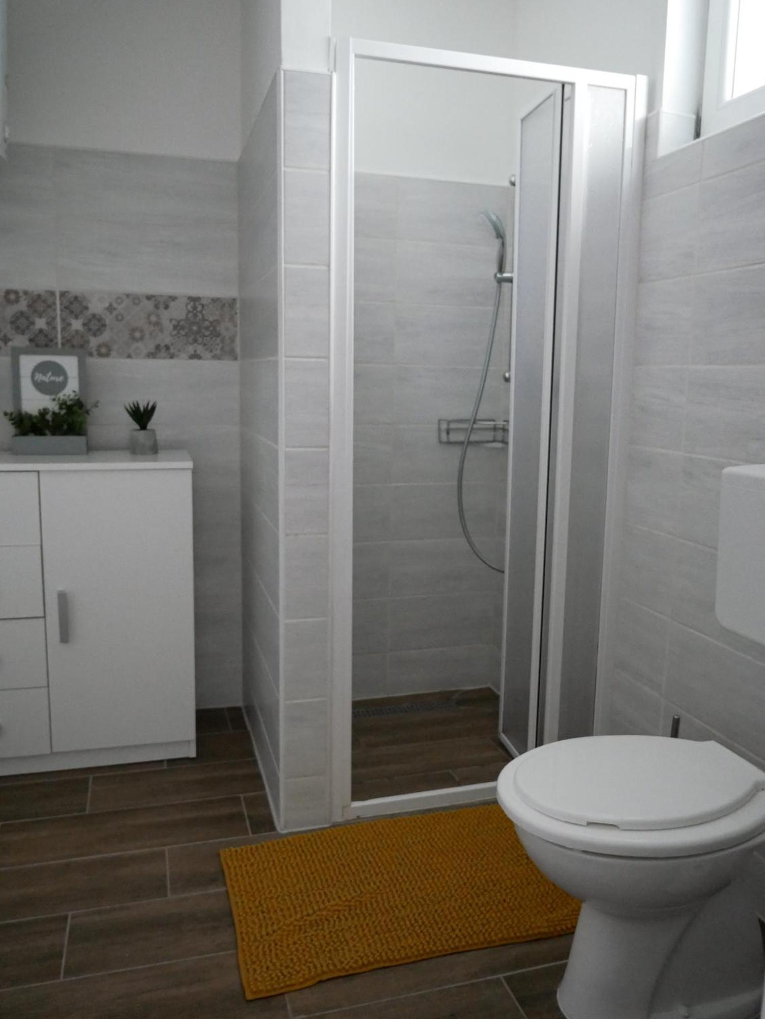 Varfal Apartman Eger Kamer foto