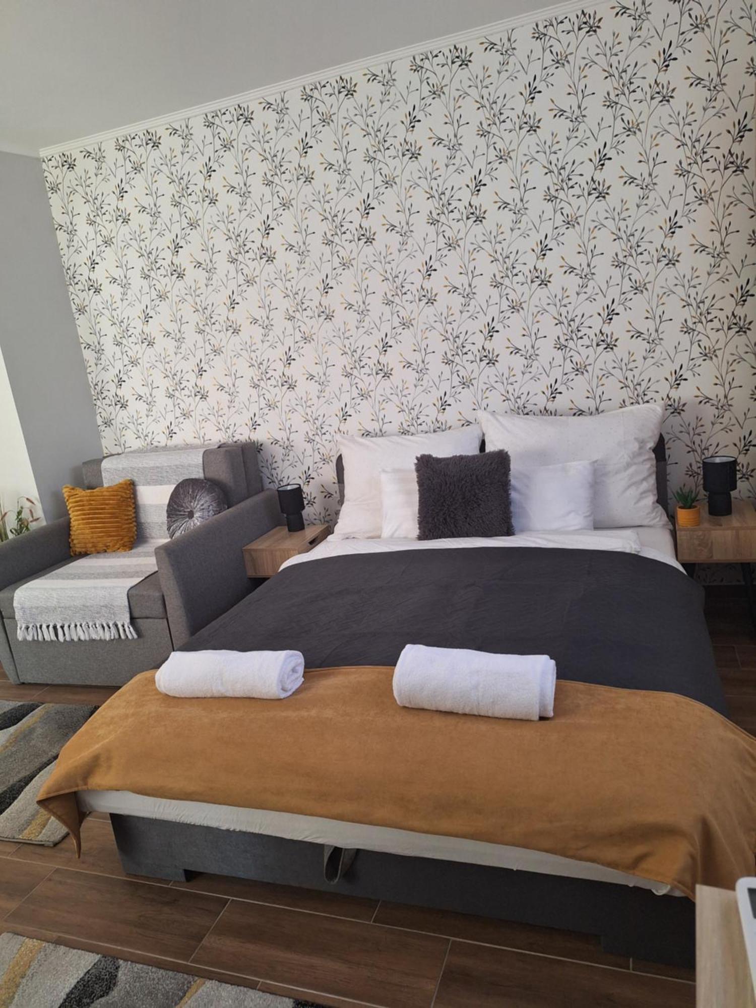 Varfal Apartman Eger Buitenkant foto